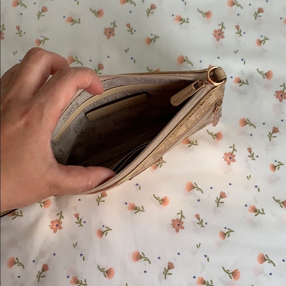 Rose gold metallic wristlet!! Barely used ❤️❤️❤️ - Picture 2 of 5